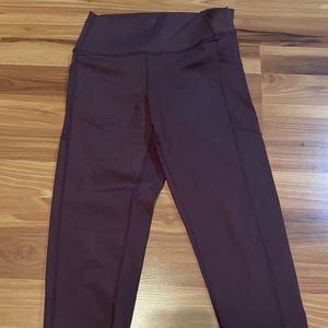 Wine Brilliant Pocket Light and Tight Capris